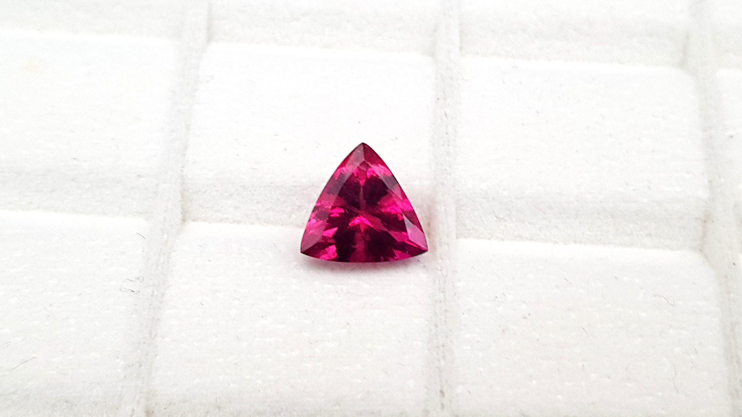 Saphir Rose-pourpre 1,85 Carat - Sri-Lanka Octogonale - Gemmius